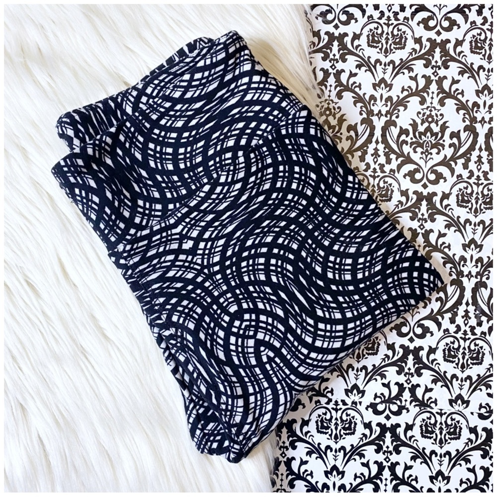 LuLaRoe : size : one size : black & white casual geometric print leggings